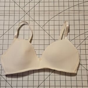 Elegant Cream Women's Bra 36B: MB